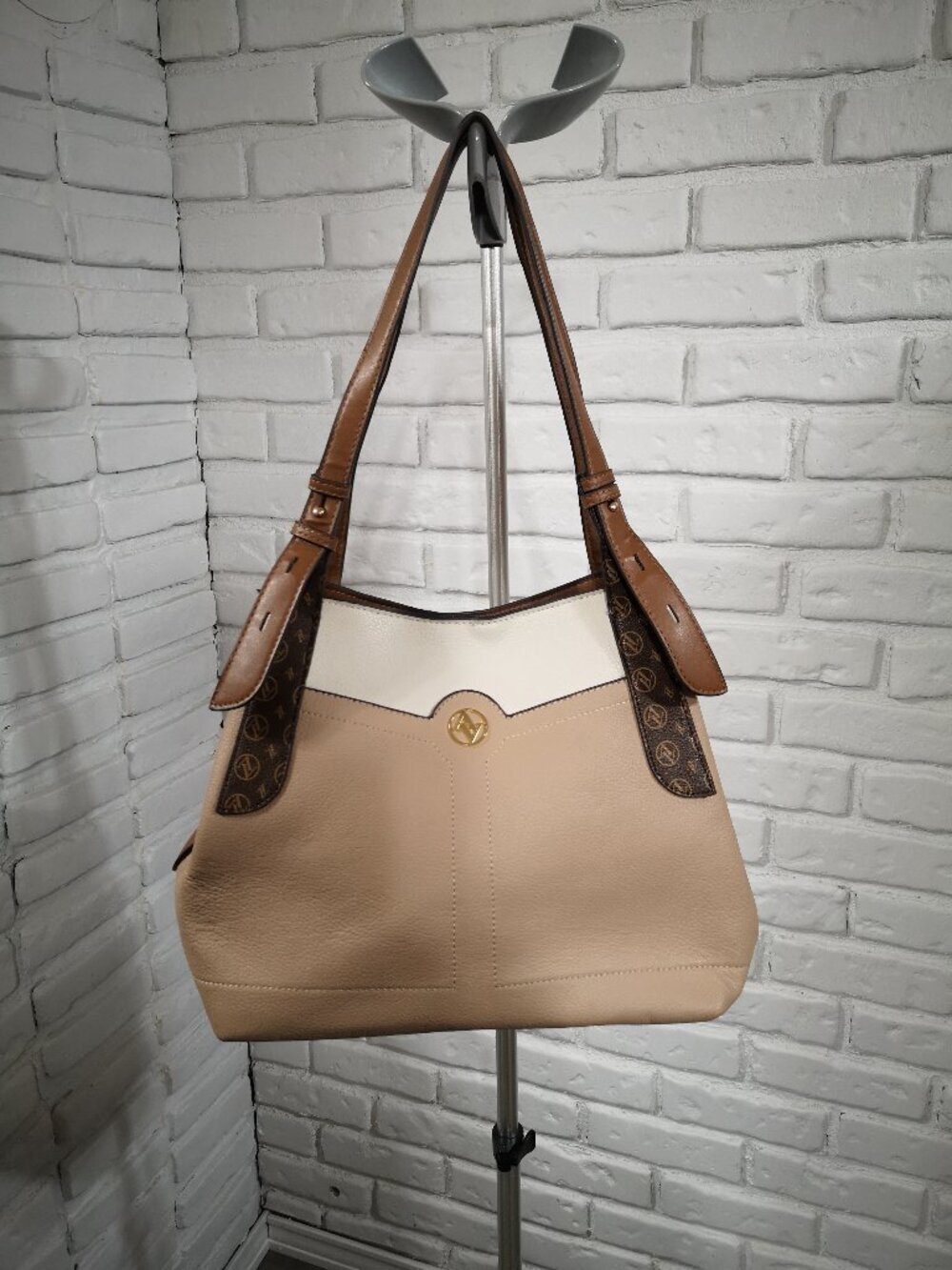 Adrienne Vittadini Ladies Faux Leather Tan & Cream Lined Shoulder Bag